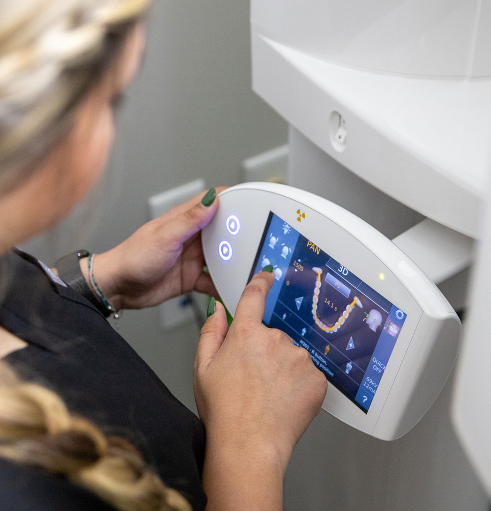 cbct machine showing teeth